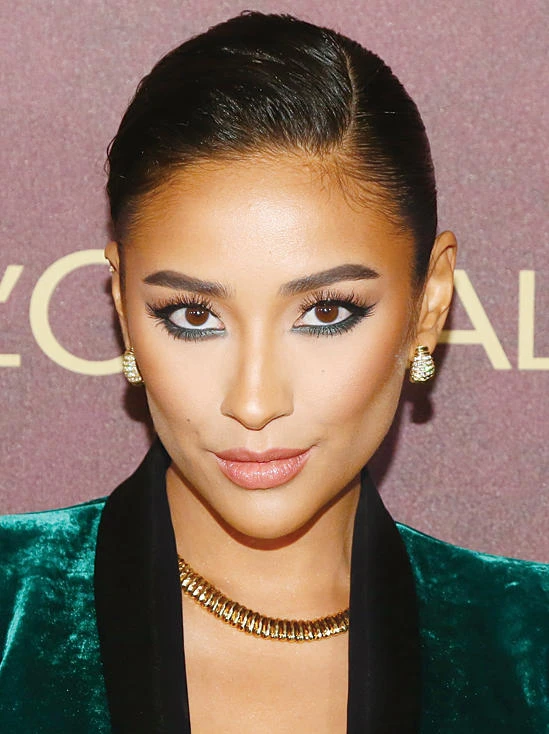 Shay Mitchell turns fashionistas green with envy