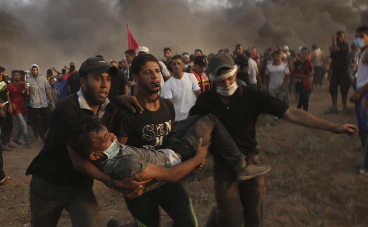 Protesters evacuate a wounded youth near the fence of Gaza Strip border with Israel during a protest east of Gaza City, Friday, Sept. 14, 2018. (File/AP)