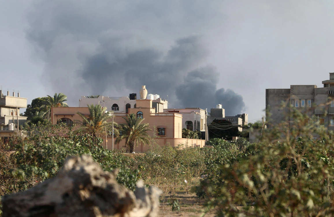 Smoke rises during heavy clashes between rival factions in Tripoli, Libya, August 28, 2018. Picture taken August 28, 2018. (Reuters)