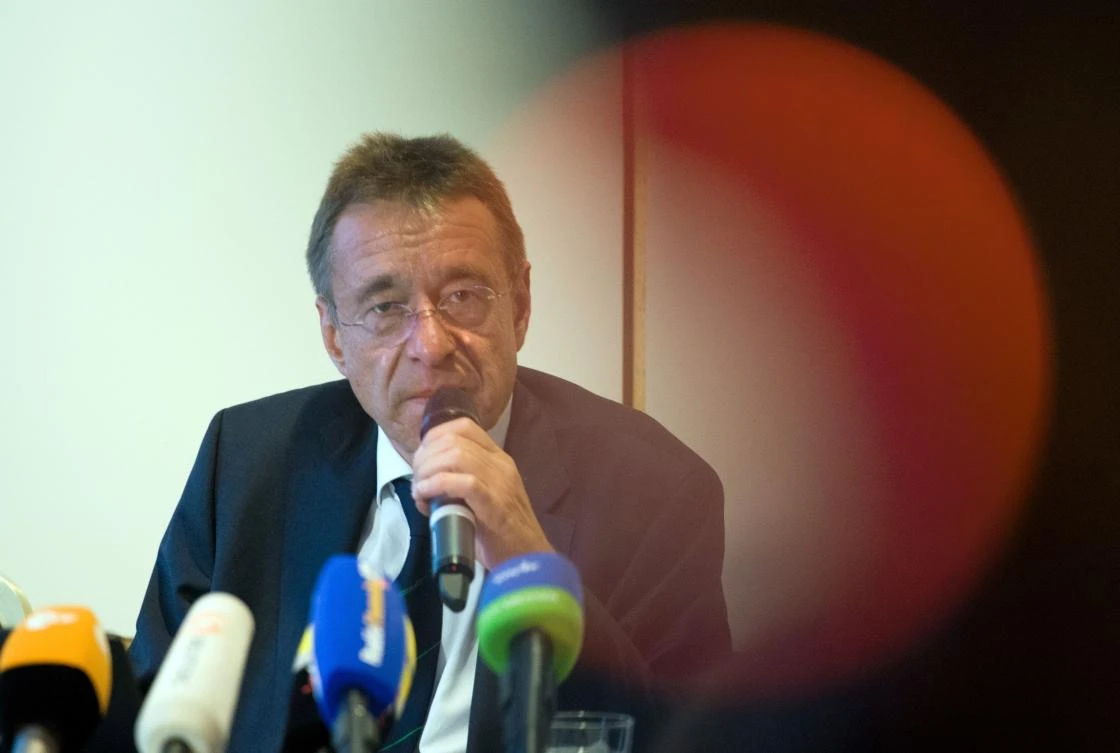 Defence lawyer Ulrich Dost-Roxin speaks during a press conference on September 18, 2018 in the eastern German city of Chemnitz, after a district court freed an Iraqi man who had been held as the main suspect in a deadly stabbing that sparked xenophobic mob violence there last month. (AFP)