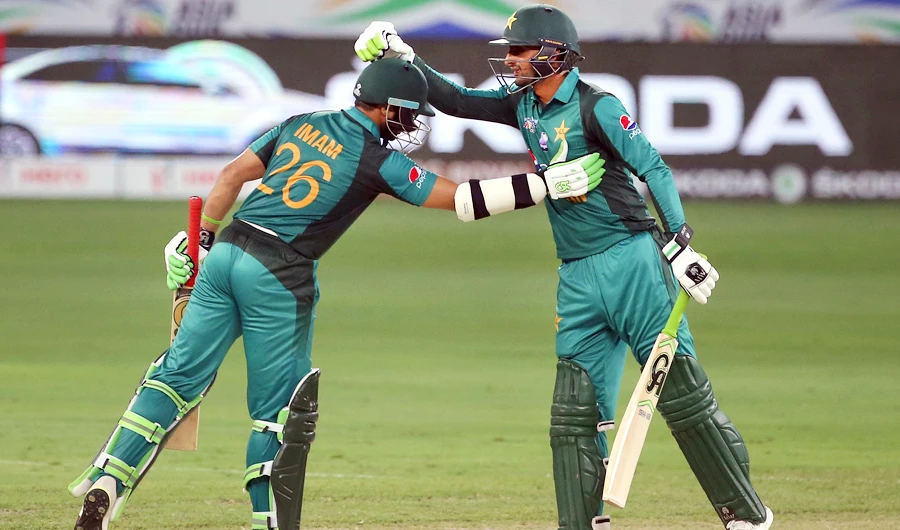 Pakistan's Shoaib Malik, right, teammate Imam-ul-Haq during the one day international cricket match of Asia Cup between Pakistan and Hong Kong in Dubai, UAE on Sept. 16, 2018. (AP)