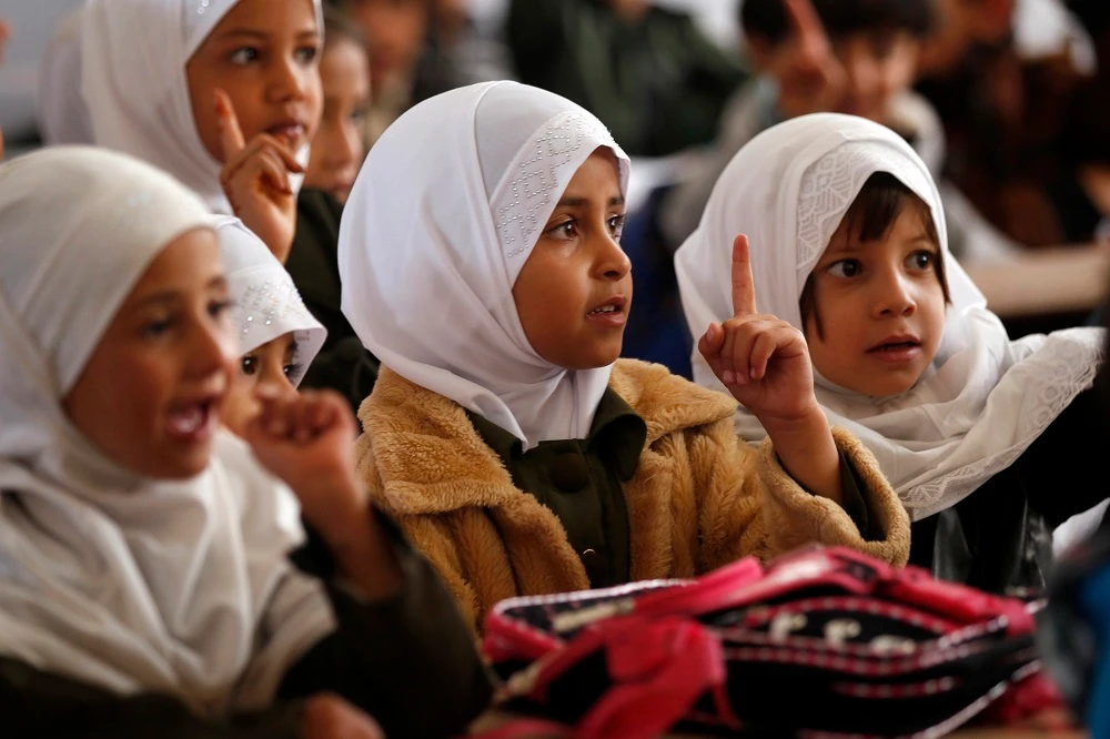 The King Salman Humanitarian Aid and Relief Centre launched an educational campaign two months ago to support the Yemeni government. (File/AFP)