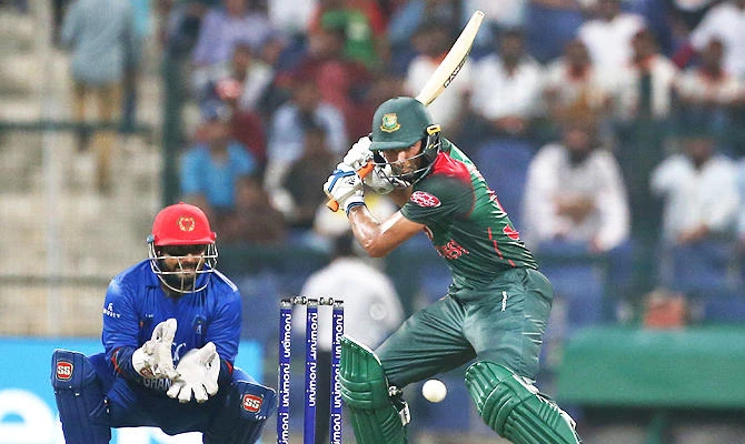 Bangladesh's Mahmudullah, right, bats during the one day international cricket match of Asia Cup between Bangladesh and Afghanistan in Abu Dhabi, United Arab Emirates, Thursday, Sept. 20, 2018. (AP)