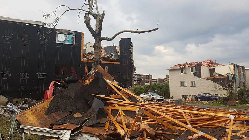 Destroyed buildings and cars are seen in Mont-Bleu, Gatineau, Quebec, close to Ottawa after a tornado shattered Canada's capital on September 21, 2018. (AFP PHOTO / VINCENT-CARL LERICHE)