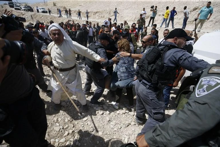 Israel gives Bedouin villagers until end of month to leave