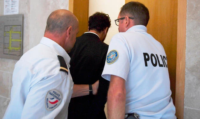Moroccan singer Saad Lamjarred (C) is escorted by police officers at the courthouse in Aix-en-Provence on September 18, 2018. (AFP)