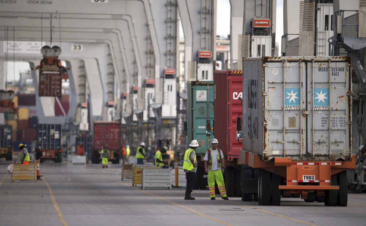 US, China impose fresh tariffs with no trade talks in sight