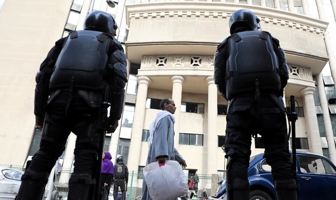 Egyptian security forces stand guard outside the court in Cairo, Egypt, in this file photo taken on January 3, 2018. (REUTERS)