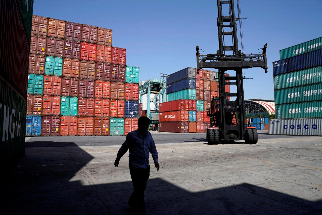 China says hard to proceed on trade with US putting ‘knife to its neck’