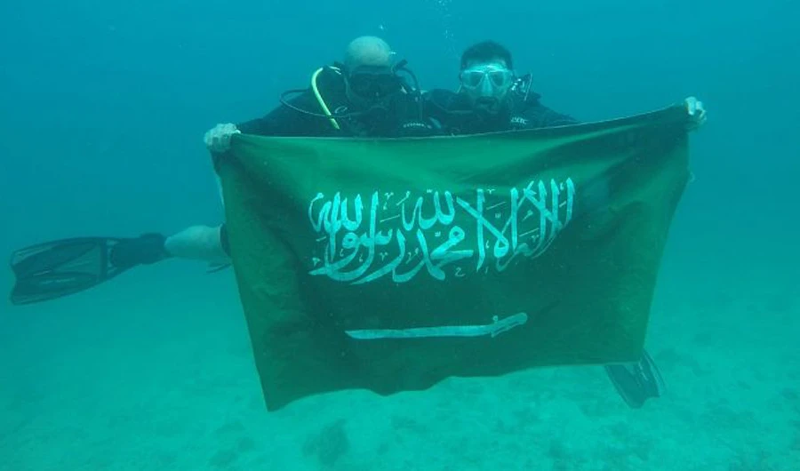 Saudi flag makes underwater journey for National Day