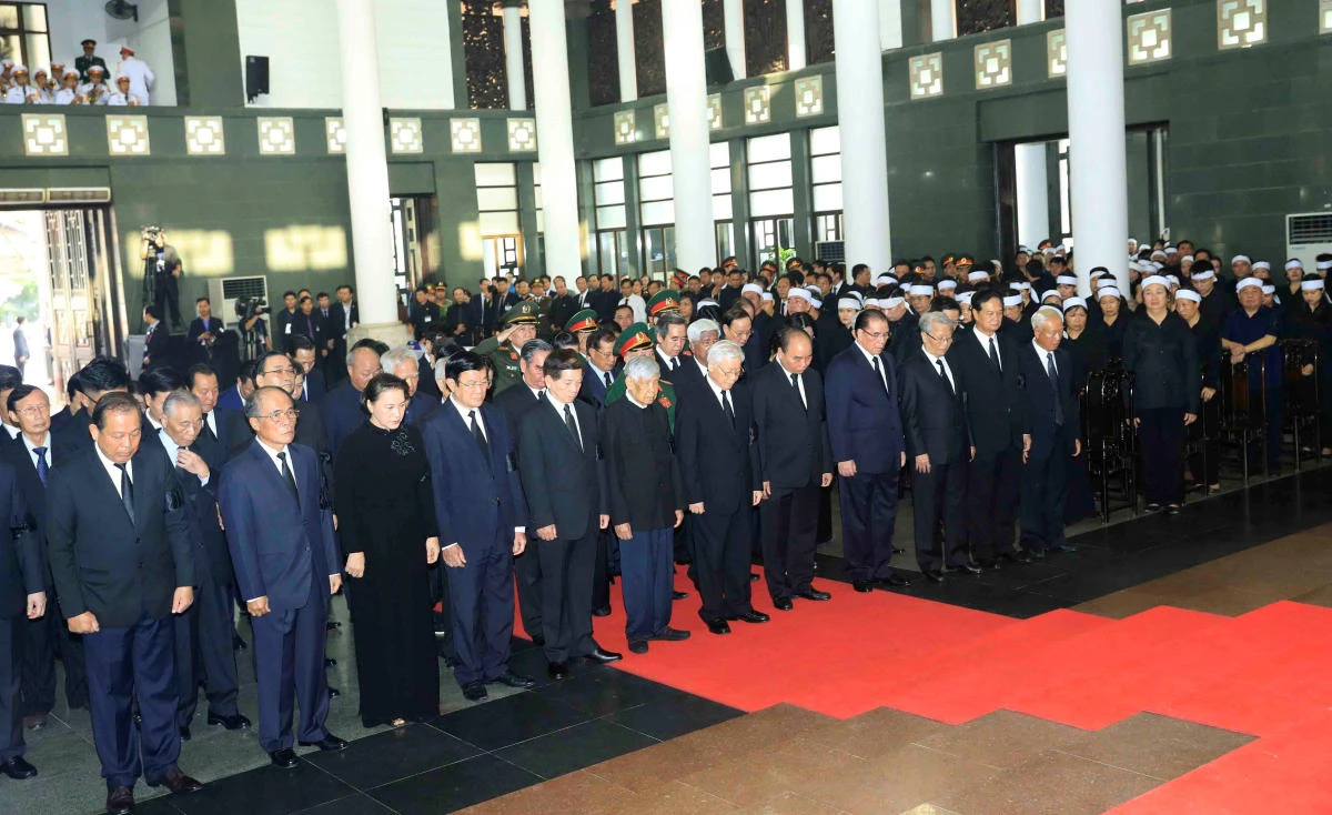 Vietnamese leaders pay respects to Vietnam's late President Tran Dai Quang during his funeral at the National Funeral House in Hanoi on Wednedsay, September 26. (Reuters)