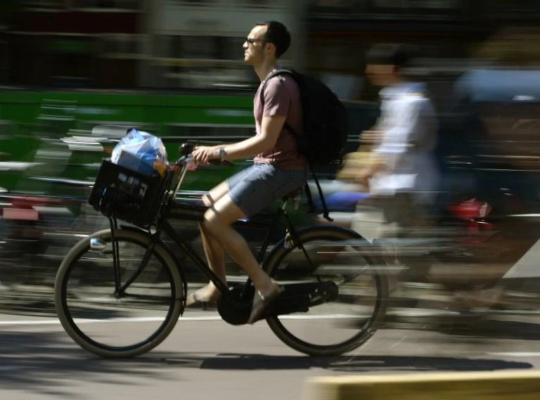 Distracted biking: Dutch ban for cyclists using mobile phones