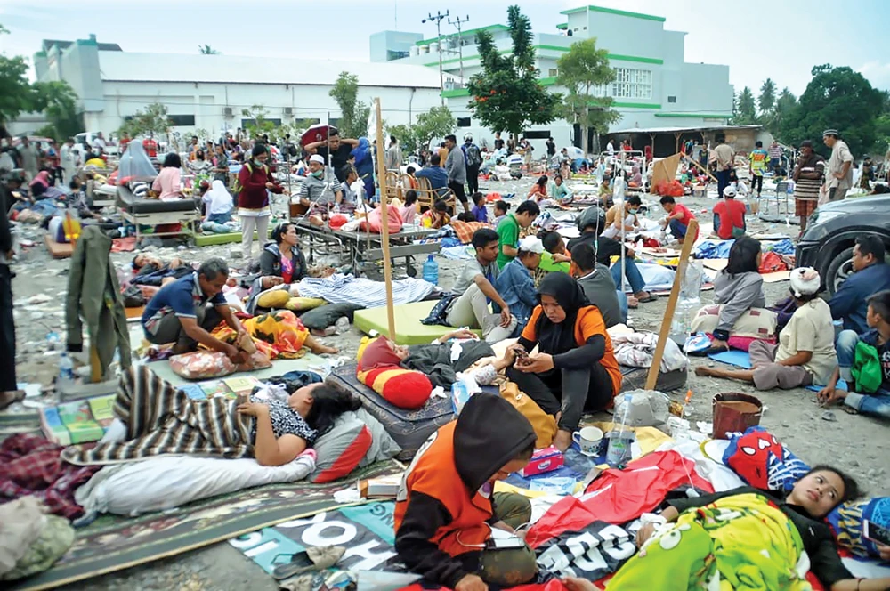 Indonesia quake and tsunami devastates coast, deaths top 380
