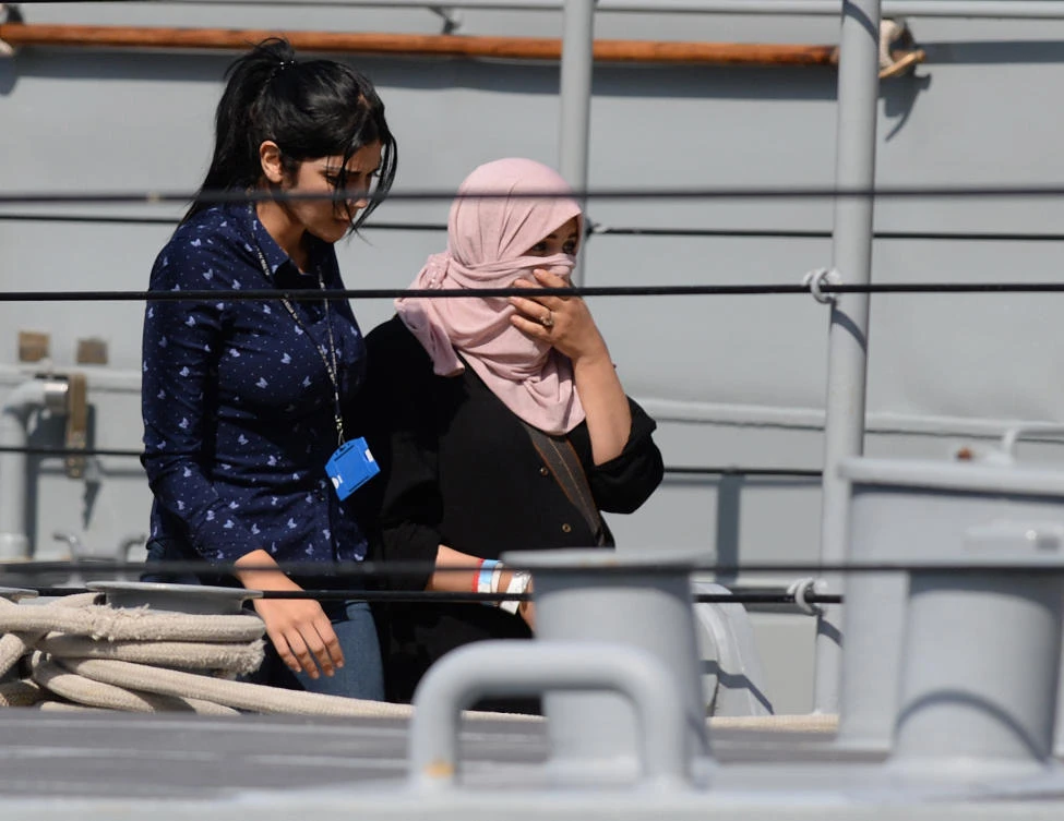 Aquarius migrants land in Malta after standoff