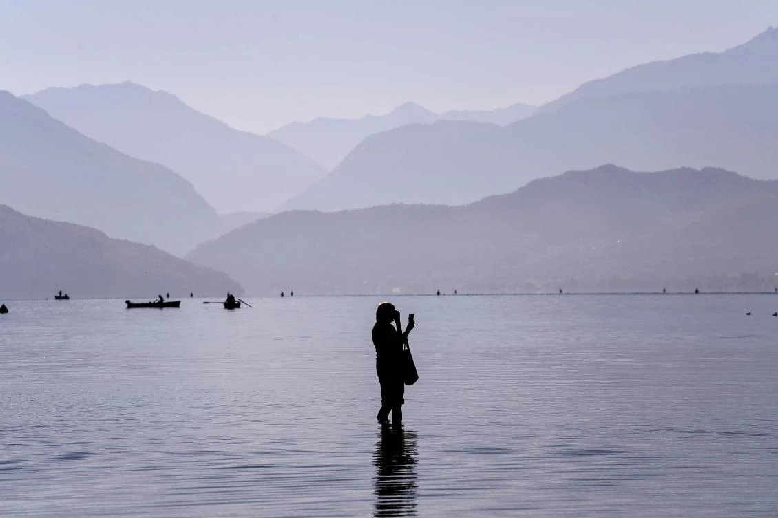 This photo taken on September 28, 2018 in Annecy shows the very low level of Lake Annecy following the heat of the summer. (AFP) /