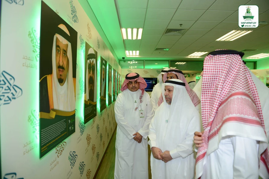 King Abdul Aziz University President Prof. Abdulrahman Al-Youbi, center, visited ELI along with several officials on Sept. 25. (Photo/Supplied)