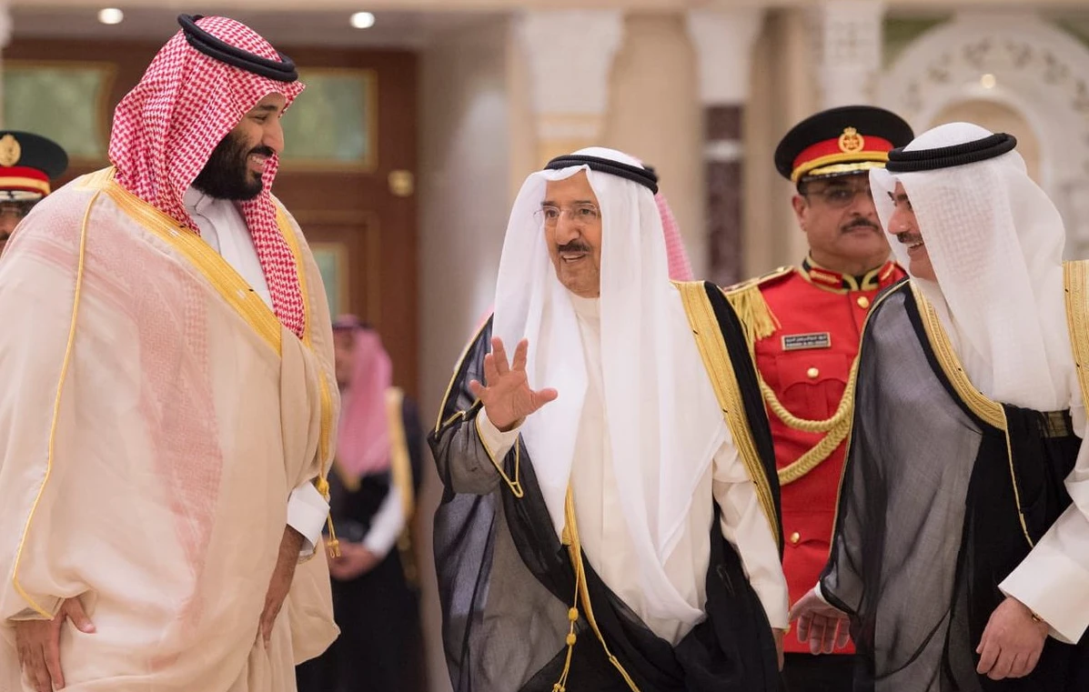 Emir of #Kuwait Sheikh Sabah Al-Ahmad Al-Jaber Al-Sabah receives Saudi Crown Prince Mohammed bin Salman at Bayan Palace. (SPA)