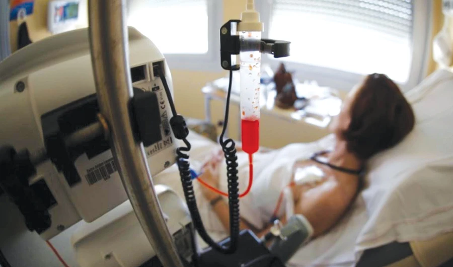 A patient receives chemotherapy treatment for breast cancer at the Antoine-Lacassagne Cancer Center in Nice. (Reuters)