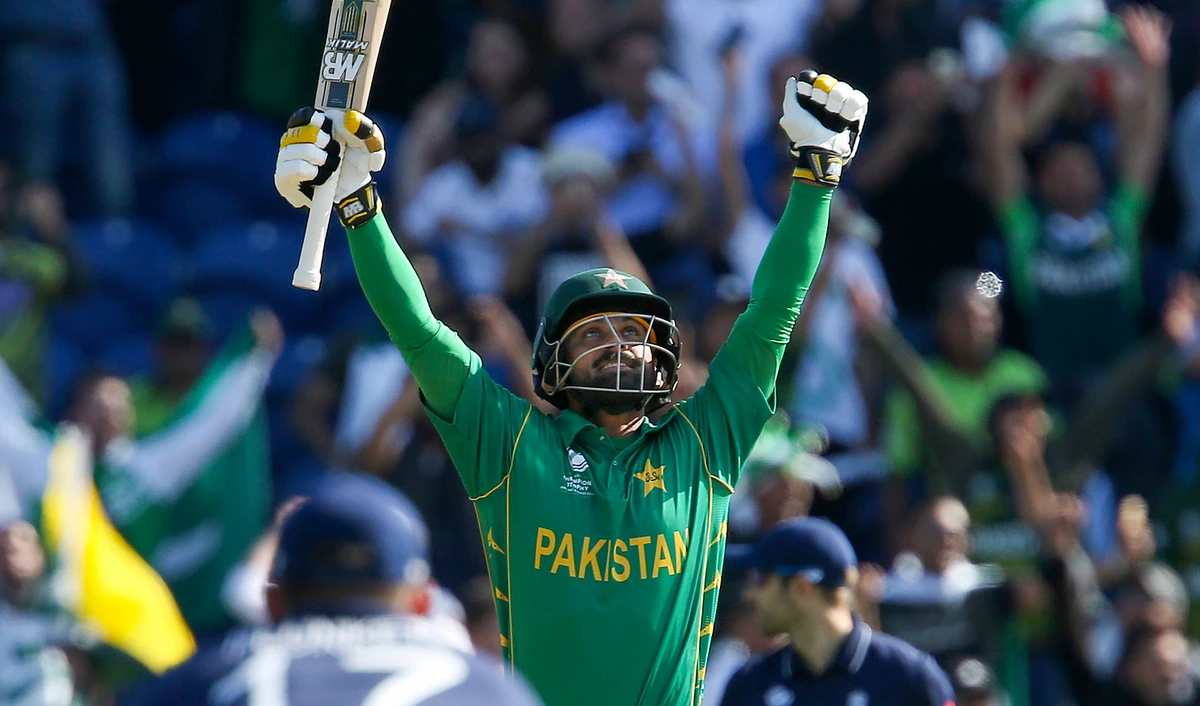Pakistan recalls Hafeez for Australia Tests