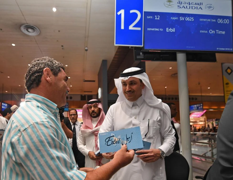 Saleh Al-Jassem (R) the General Director of the Saudi Airlines (Saudia), inaugurates the first direct flight to the Iraqi city of Erbil, at the Jeddah airport on October 1, 2018. (AFP)