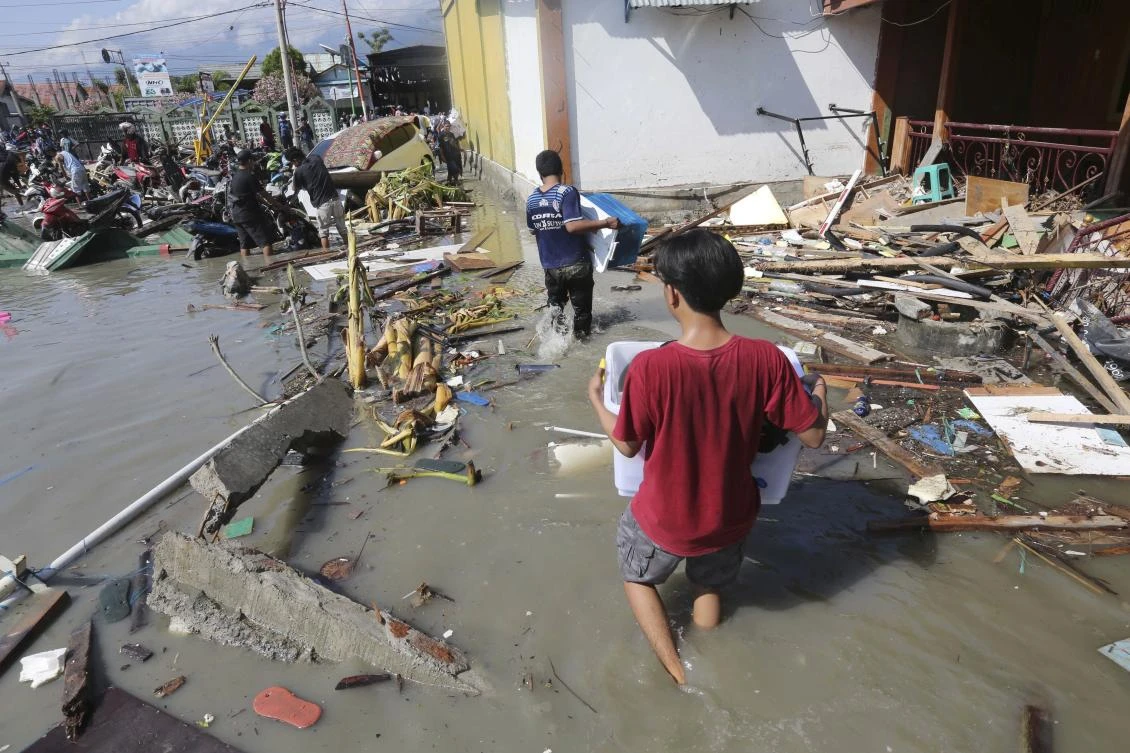 Indonesian police have already detained 35 people over looting on the disaster-struck island of Sulawesi. (AP/Tatan Syuflana)
