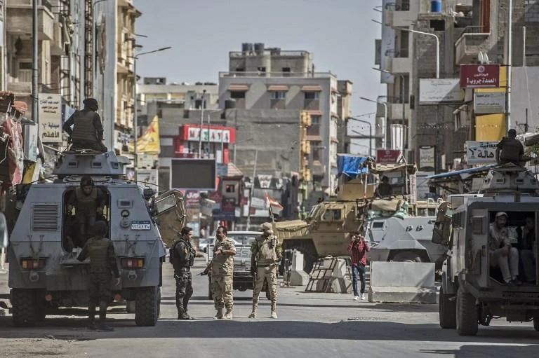 Egyptian security forces guard a road leading to the North Sinai provincial capital of El-Arish, where the government where is battling a Daesh-led insurgency. (AFP)