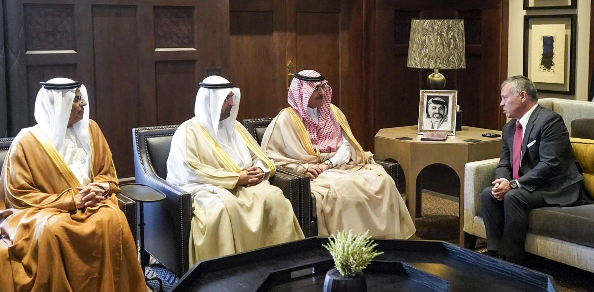 Jordanian King Abdullah II receives the finance ministers of Saudi Arabia, Kuwait, and the UAE at Al-Husseiniya Palace in the capital Amman. (AFP/ JORDANIAN ROYAL PALACE / YOUSEF ALLAN)