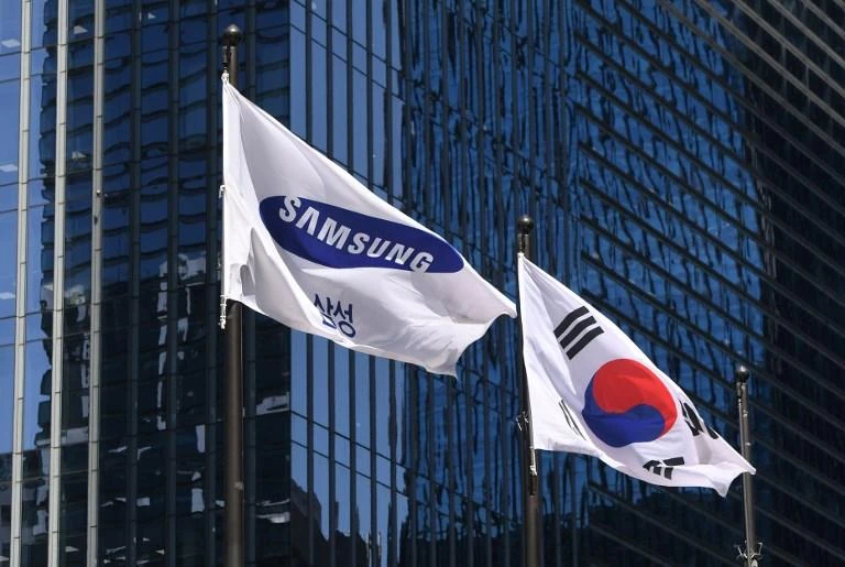Samsung flags Q3 profit jump to record high