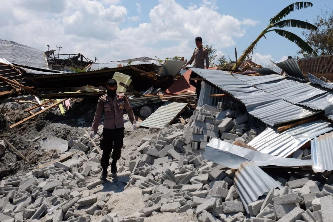 Disease fears as more bodies found in Indonesia disaster