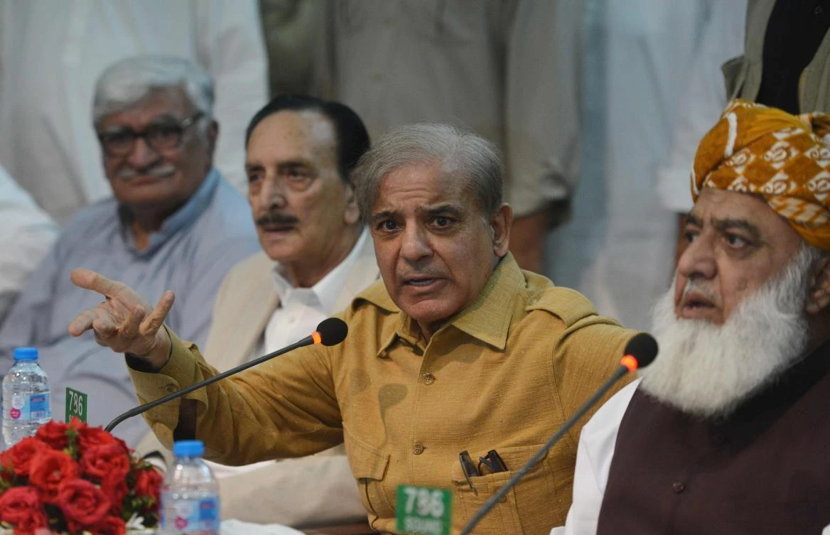 Authorities present Pakistani opposition leader before judge