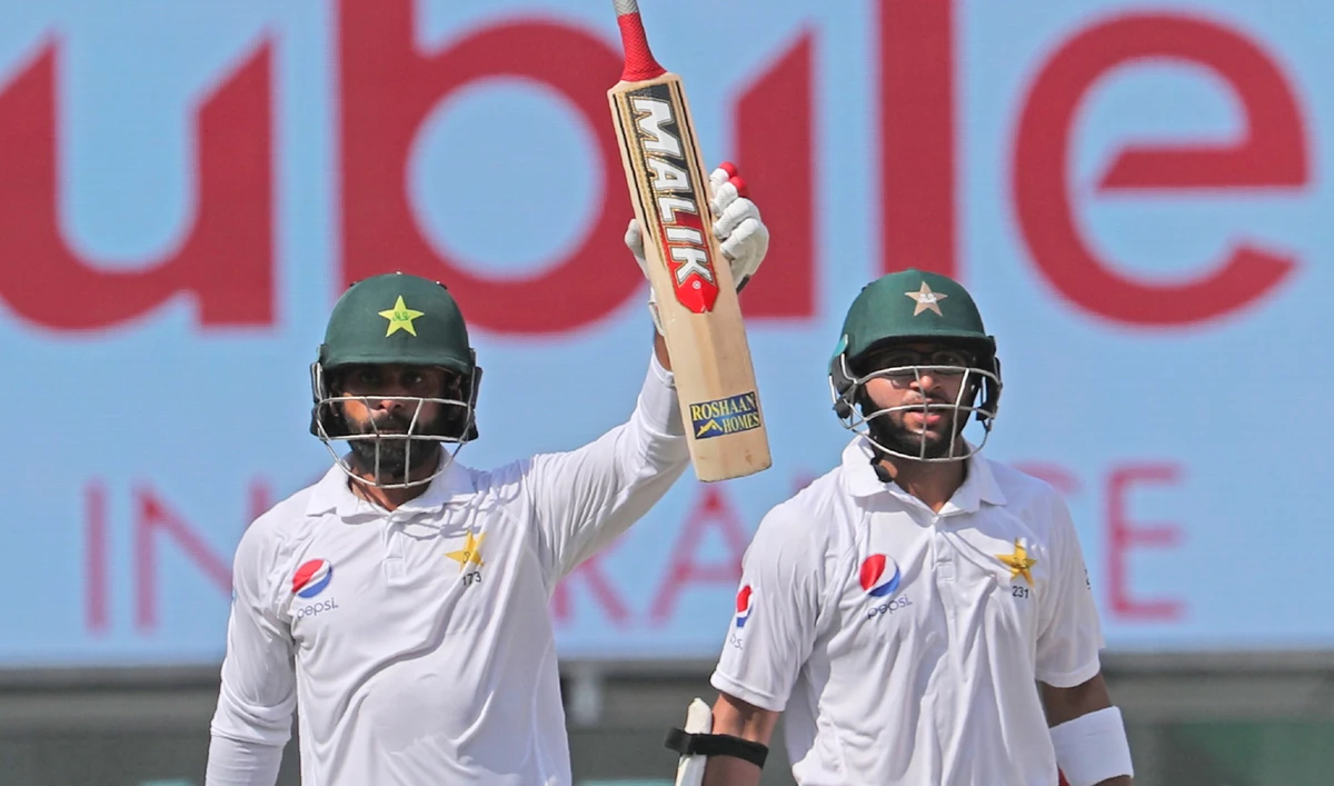 Ton-up Hafeez helps Pakistan dominate Australia