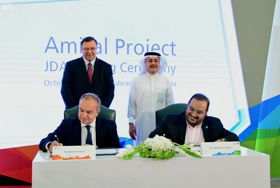 Aramco and Total have signed the agreement in Dhahran to build the world-class complex announced last April. (SPA)