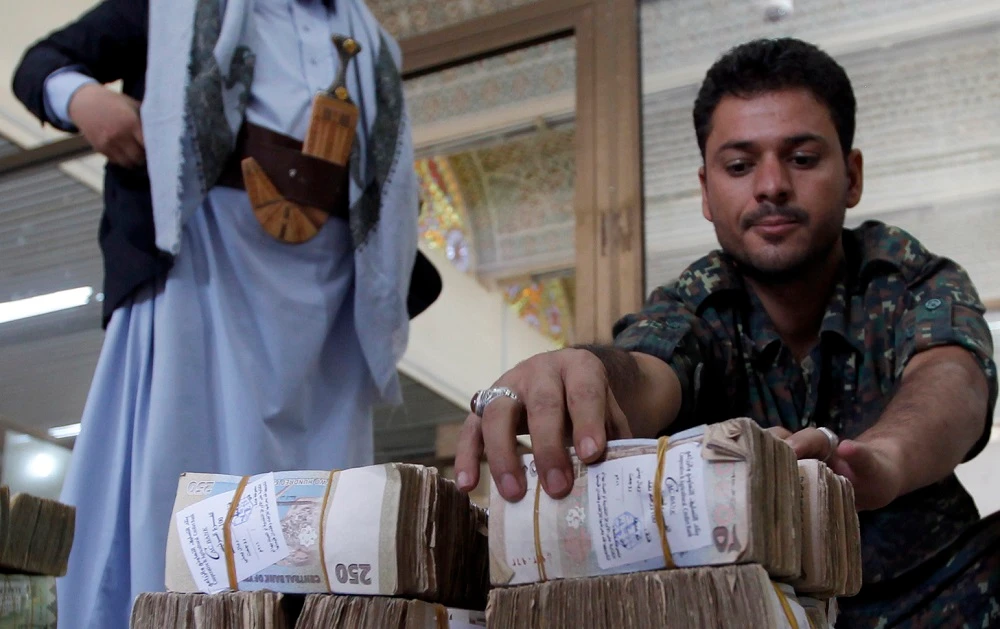 Arab coalition spokesman: Houthi militia looting worsening Yemeni crisis