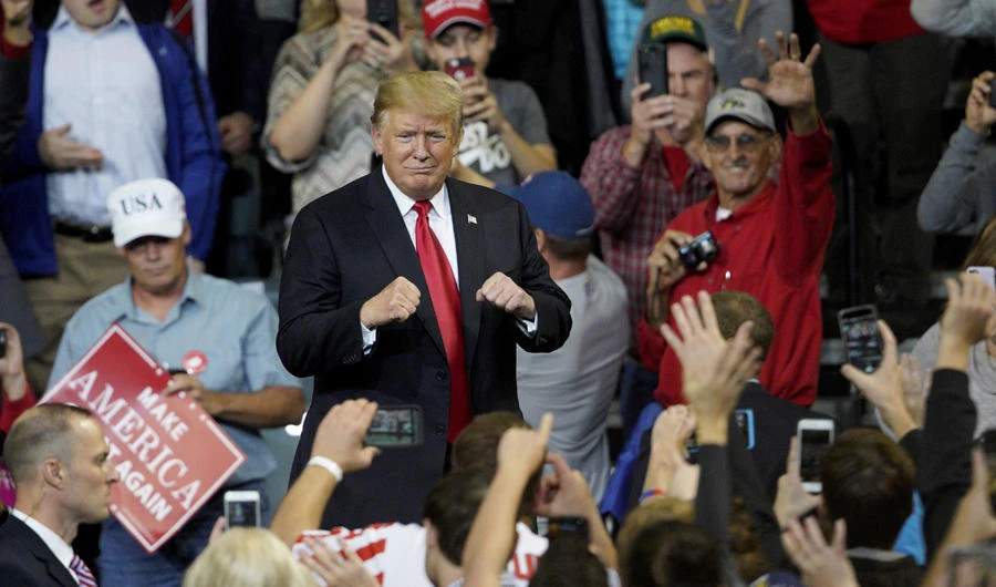 Trump rally crowd chants ‘Lock her up!’ about Sen. Feinstein