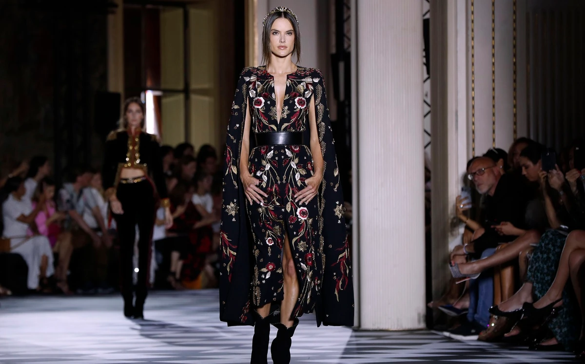 Alessandra Ambrosio touches down in Dubai