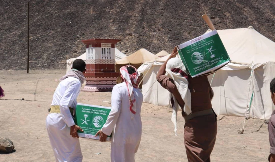 KSRelief also distributed humanitarian aid, including food and clothes, to 618 widows in Yemen’s Hadramout governorate. (SPA)
