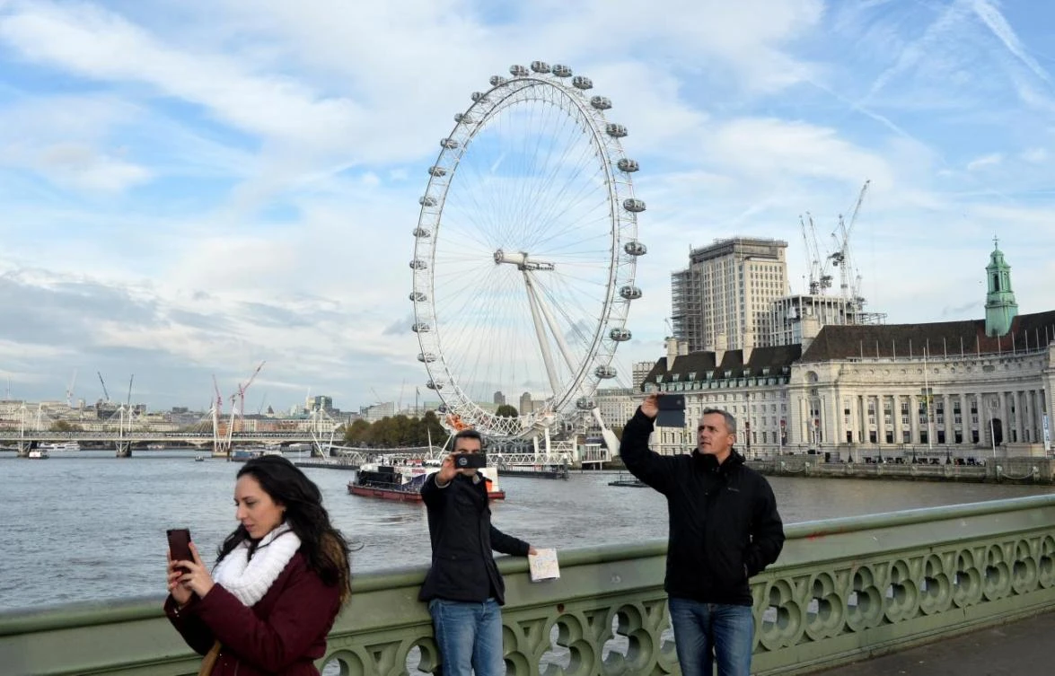 Foreign visitors to the UK in the three months to June dropped by 7.7 percent compared with a year earlier to 10.038 million. (Reuters)