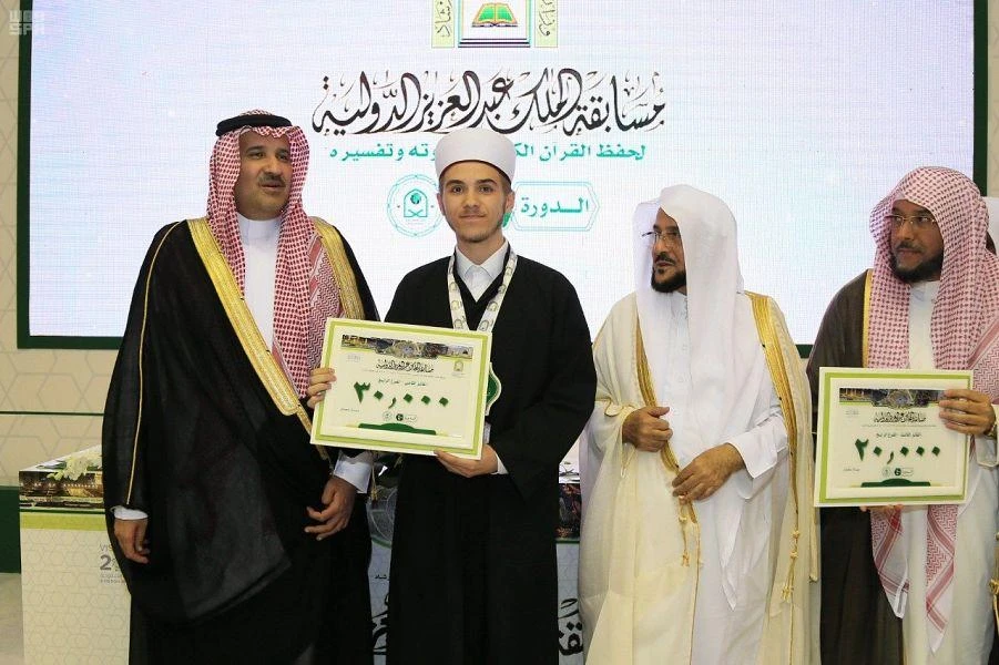 Prince Faisal bin Salman, Governor of Madinah, sponsored the ceremony and honored the winners. (SPA)