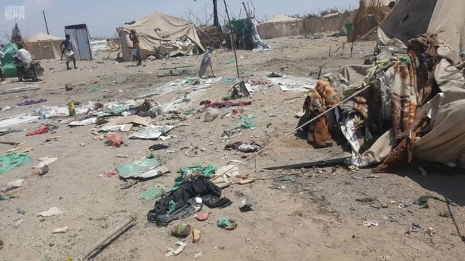 A woman was killed and many people injured after the Houthi militia attacked the Bani Jaber camp for the displaced in Al-Khokha. (SPA)
