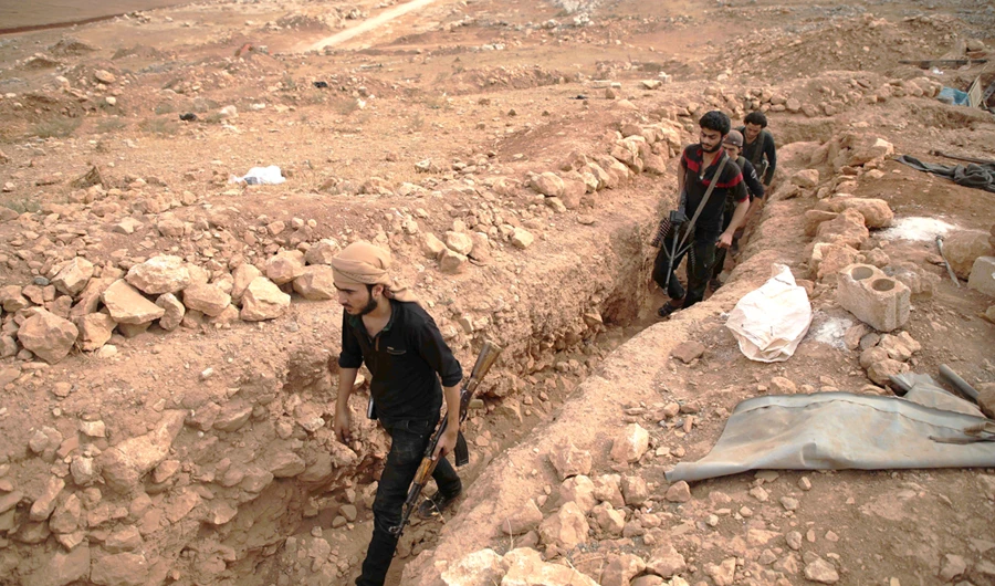 US-backed fighters brave sandstorm to battle terrorists in Syria