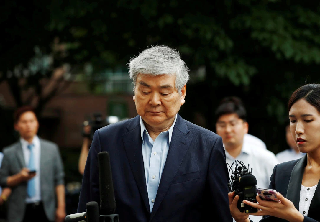Korean Air chief indicted for embezzlement