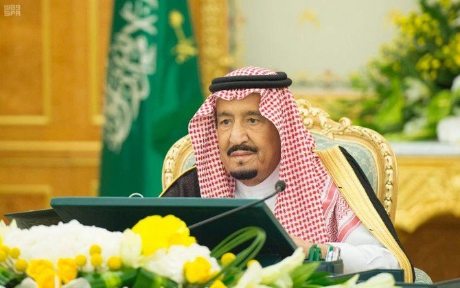 Saudi Arabia's King Salman headed the 49th meeting of the King Abdulaziz Foundation for Research and Archives (DARAH) adminstrative board at his Yamama Palace on Monday. (SPA)