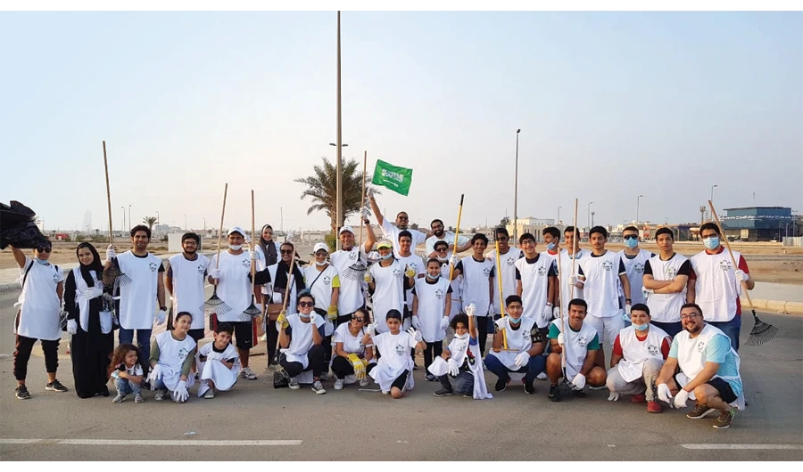 Volunteers and environmental enthusiasts at a recent cleaning campaign activity in Jeddah. (Supplied Image)