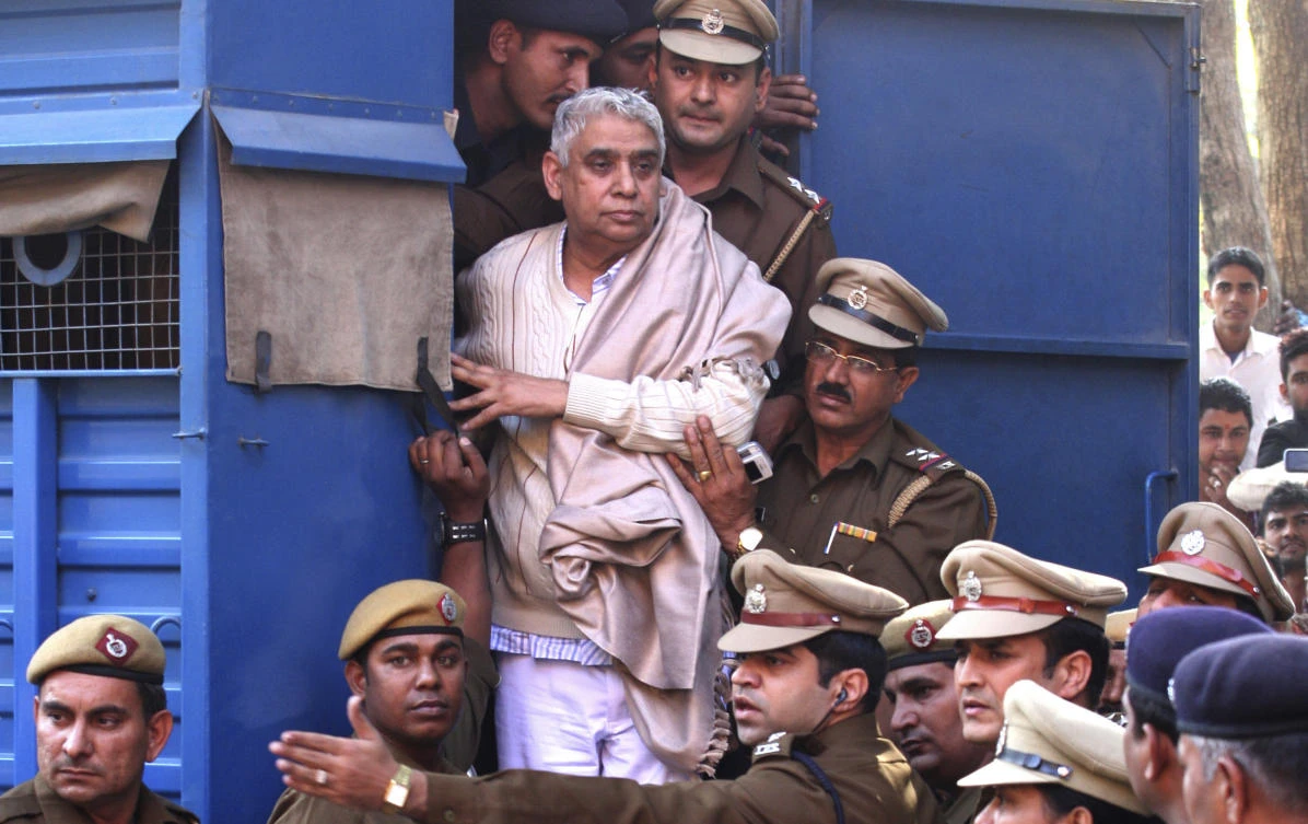 Hindu guru Sant Rampal stands by the door of a police van as he is brought to a court, surrounded by Indian police personnel in Chandigarh, in this 2014 photo. (AP)