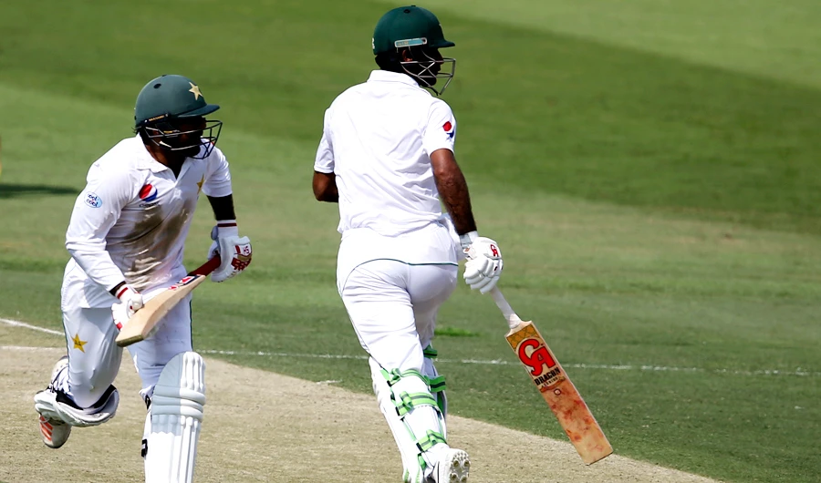 Fakhar and Sarfraz lead Pakistan fightback after Lyon strikes