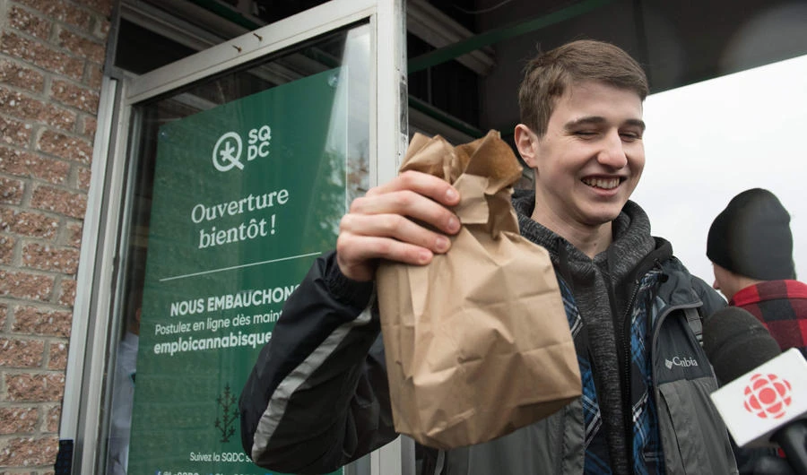 US says it will stop Canadian pot businessmen at border