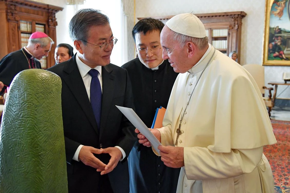 South Korean President Moon Jae-in, left, relayed the invitation from North Korean leader Kim Jong Un to Pope Francis verbally during a 35-minute meeting in the Vatican. (ANSA via AP)