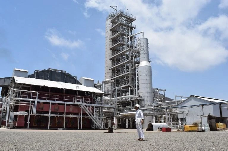 Above, an oil refinery company in Yemen's port city of Aden in this September 2015 photo. (AFP)