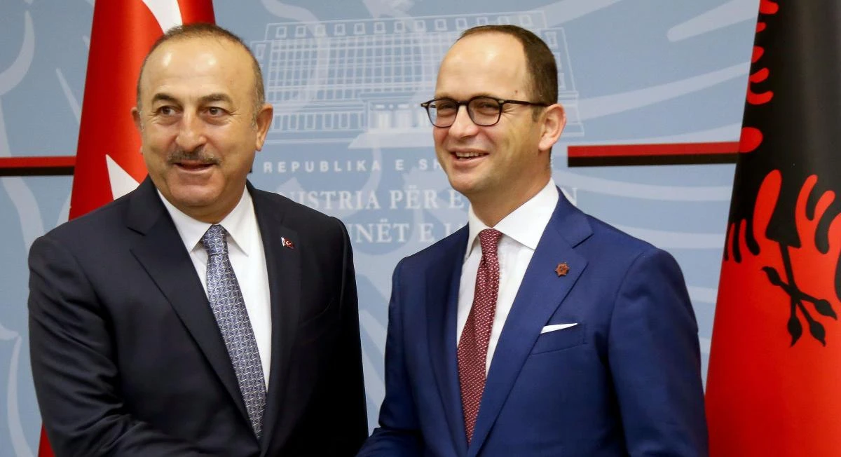 Albanian Foreign Minister Ditmir Bushati (R) with his Turkish counterpart Mevlut Cavusoglu (L) prior to their meeting in Tirana on October 19, 2018. (AFP)