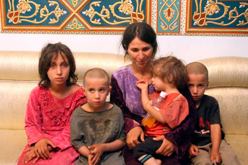 Abeer Shalgheen and her four children were freed by Daesh, who kidnapped them on July 25 during a raid by the extremists on the southern province of Sweida, Syria. (SANA via AP)